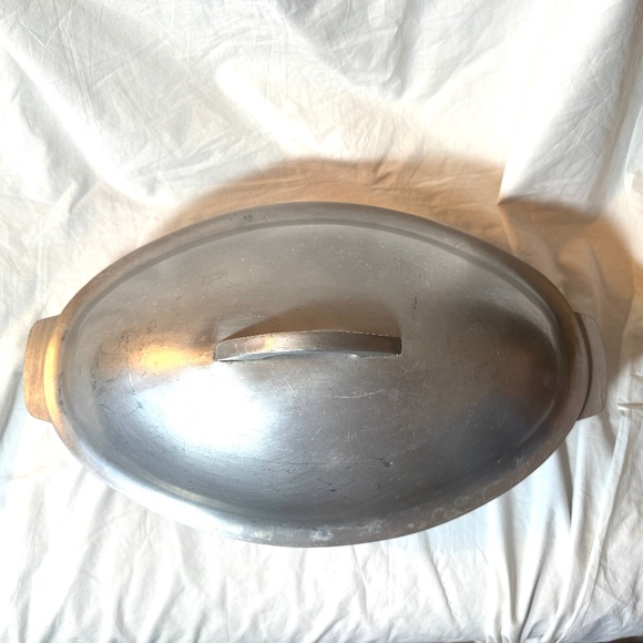 Genuine SUPER HEALTH Vintage 1950s Cast Aluminum Oval 10qt Roasting Pot - Picture 2 of 12